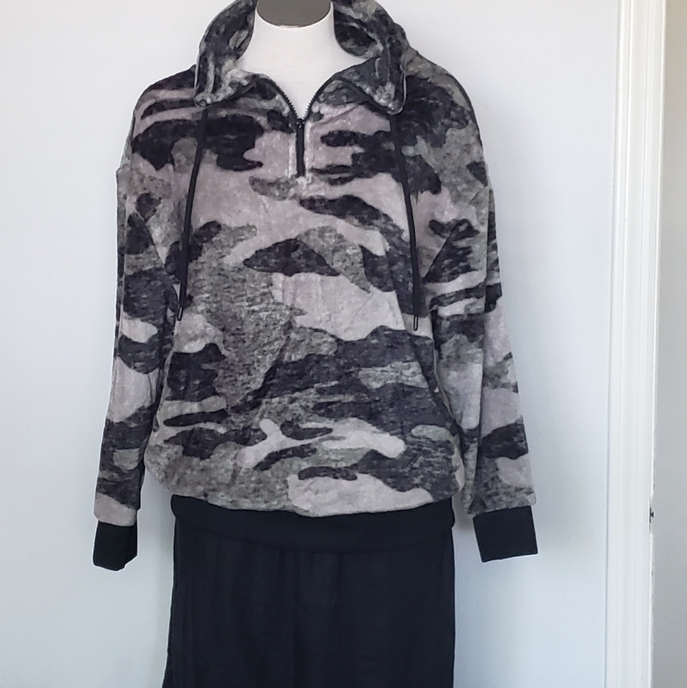 Secret Treasure Camo Print Quarter Zip Women's Pullover Size S NWT